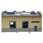 MODEL POWER MDP2583 N B/U CF Truck Depot, Lighted w/Figures