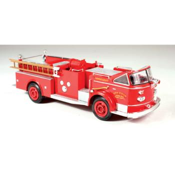 Lindberg Models LND72197 LA FRANCE FIRE TRUCK  1/32 SCALE KIT