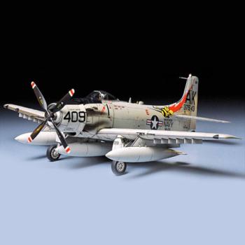 TAMIYA TAM61058 DOUGLAS SKYRAIDER AD6 (A-1H) KIT 1/48